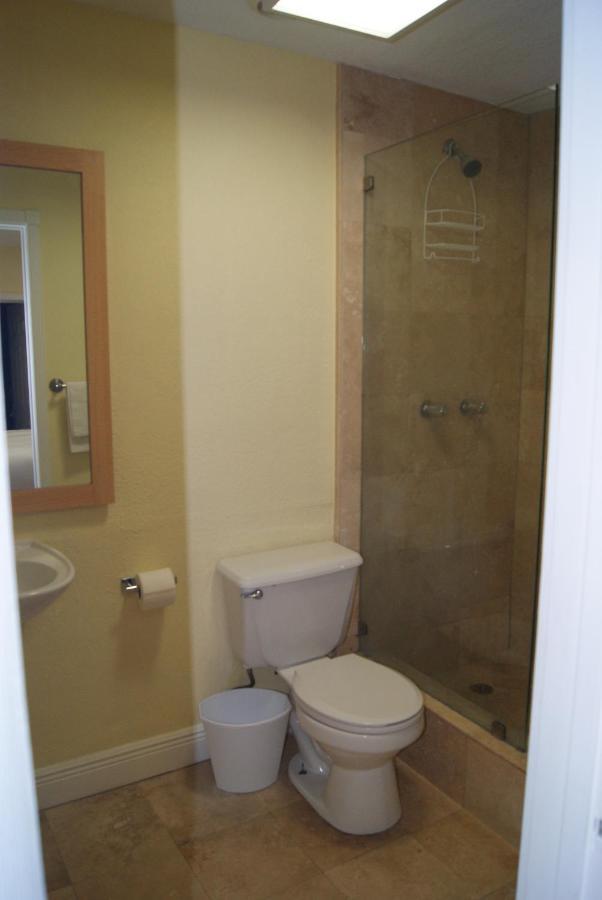 Private Studio Two Miles From Hard Rock Stadium Miami Gardens Bagian luar foto