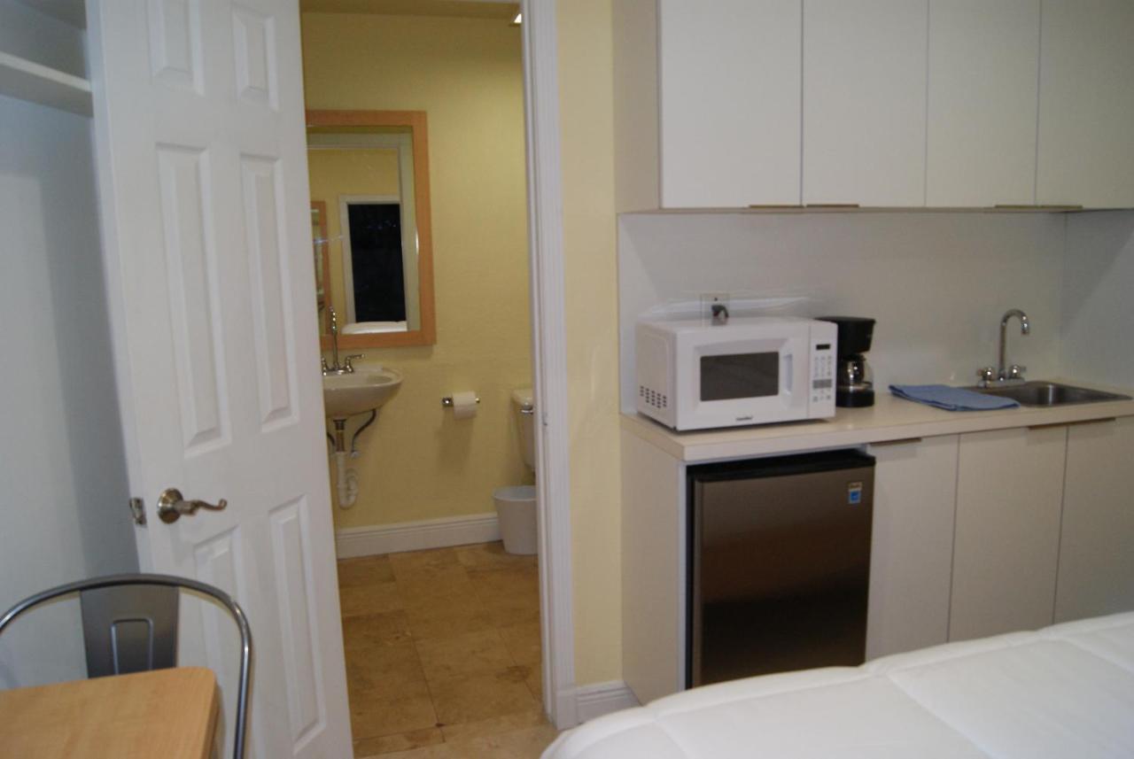 Private Studio Two Miles From Hard Rock Stadium Miami Gardens Bagian luar foto